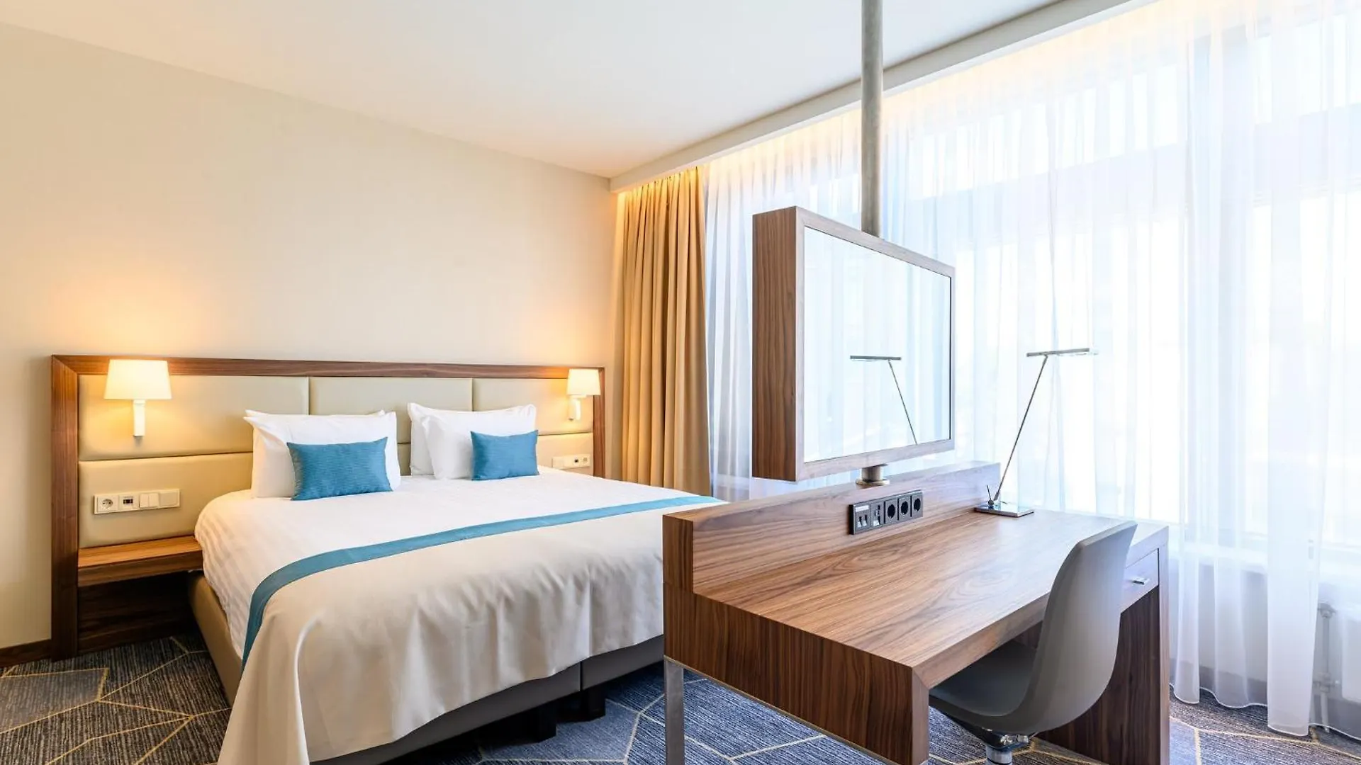 Crowne Plaza Maastricht By Ihg Hotel