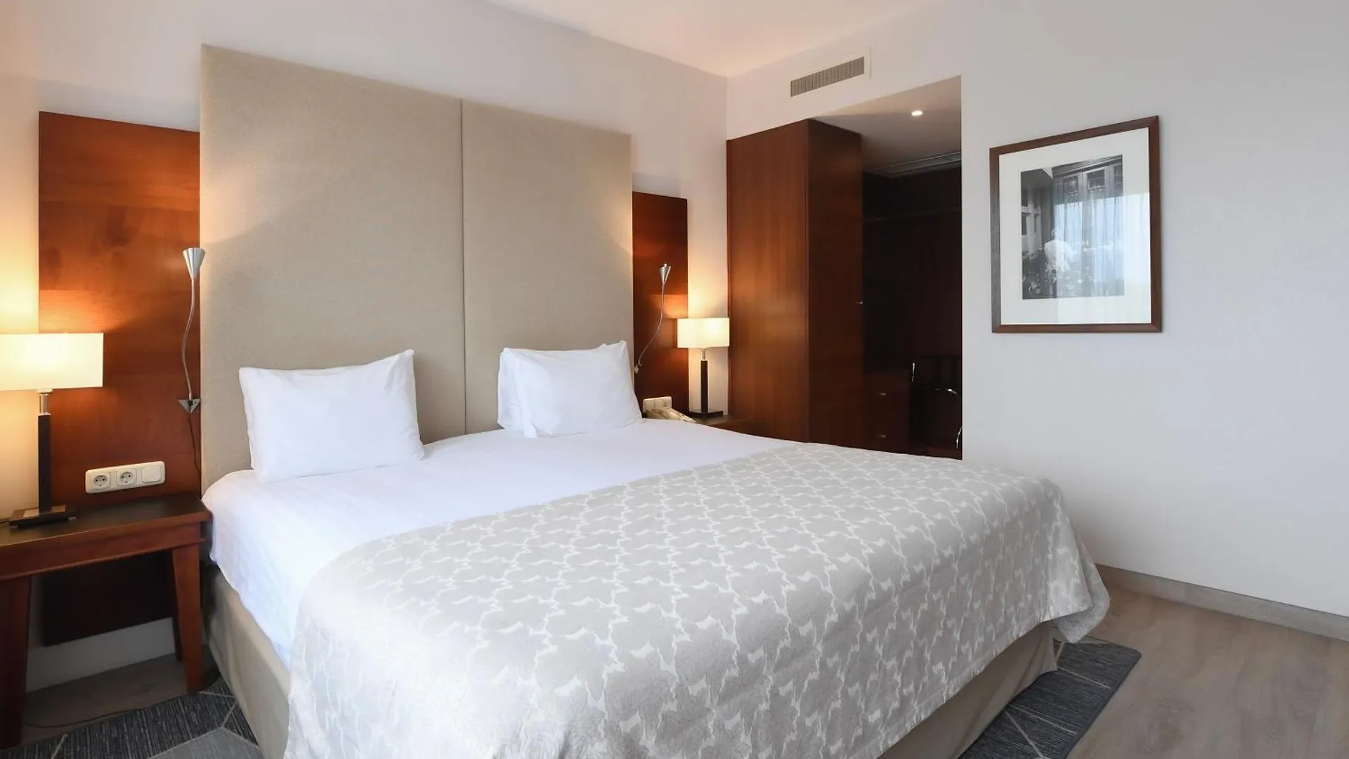 Crowne Plaza Maastricht By Ihg Hotell