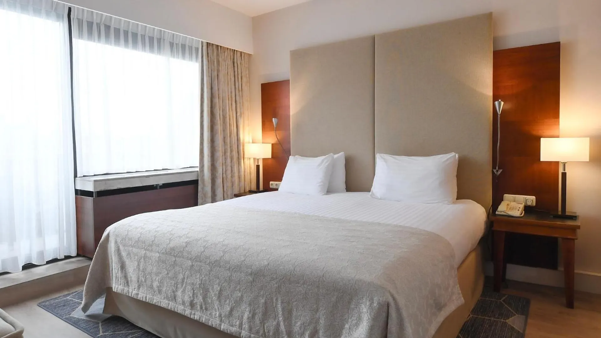 Crowne Plaza Maastricht By Ihg Hotell 4*,