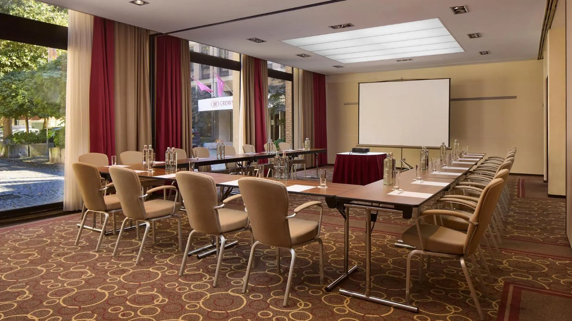 Crowne Plaza Maastricht By Ihg Hotell 4*,